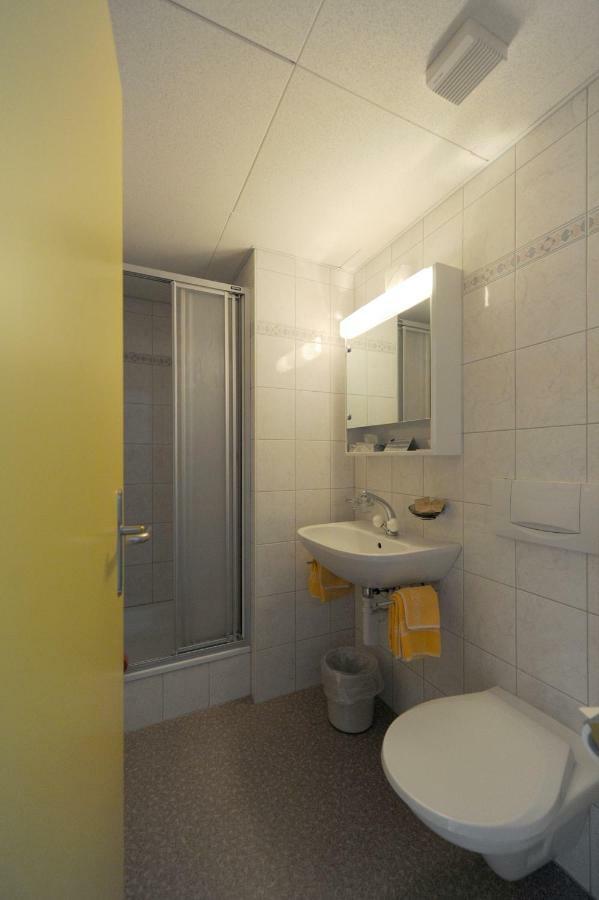 Hotel Krone Budget Lenk Exteriör bild