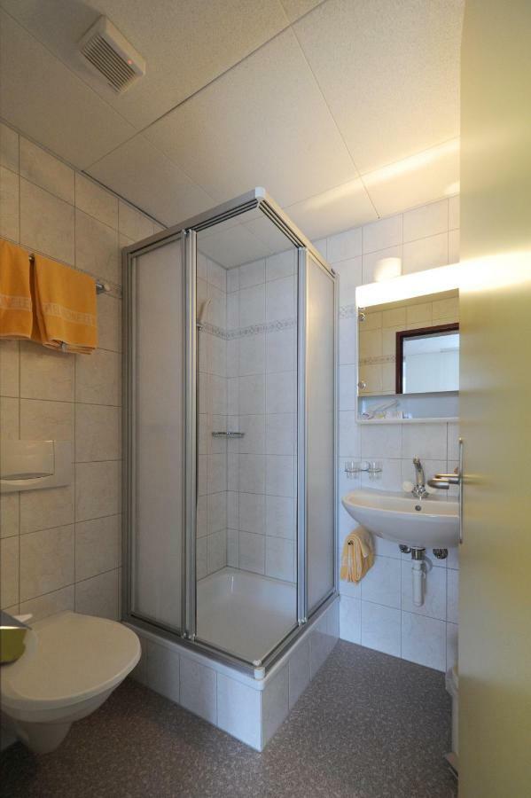 Hotel Krone Budget Lenk Exteriör bild